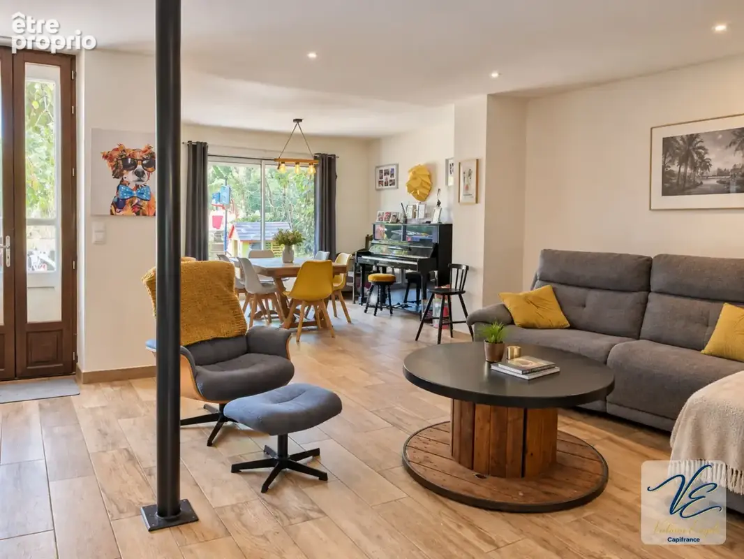 À azille – maison bourgeoise rénovée de 259 m² avec 5 chambres, jardin piscinable, puits et garage - photo 9