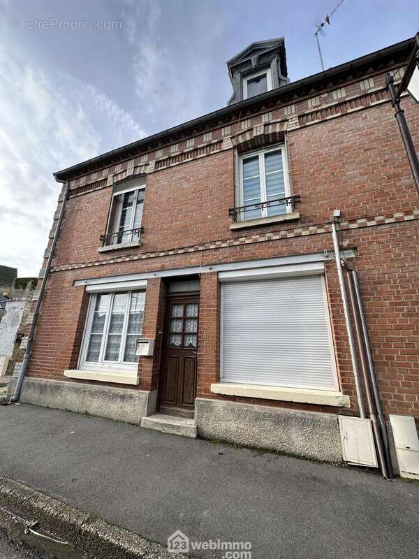 Beaucoup de potentiel, à découvrir rapidement - Maison à CREPY