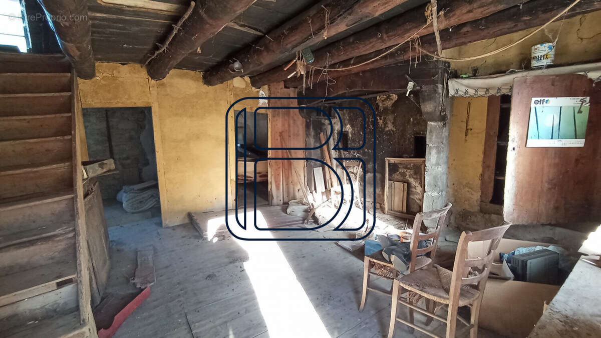 Maison à SAINT-GERVAIS-SOUS-MEYMONT