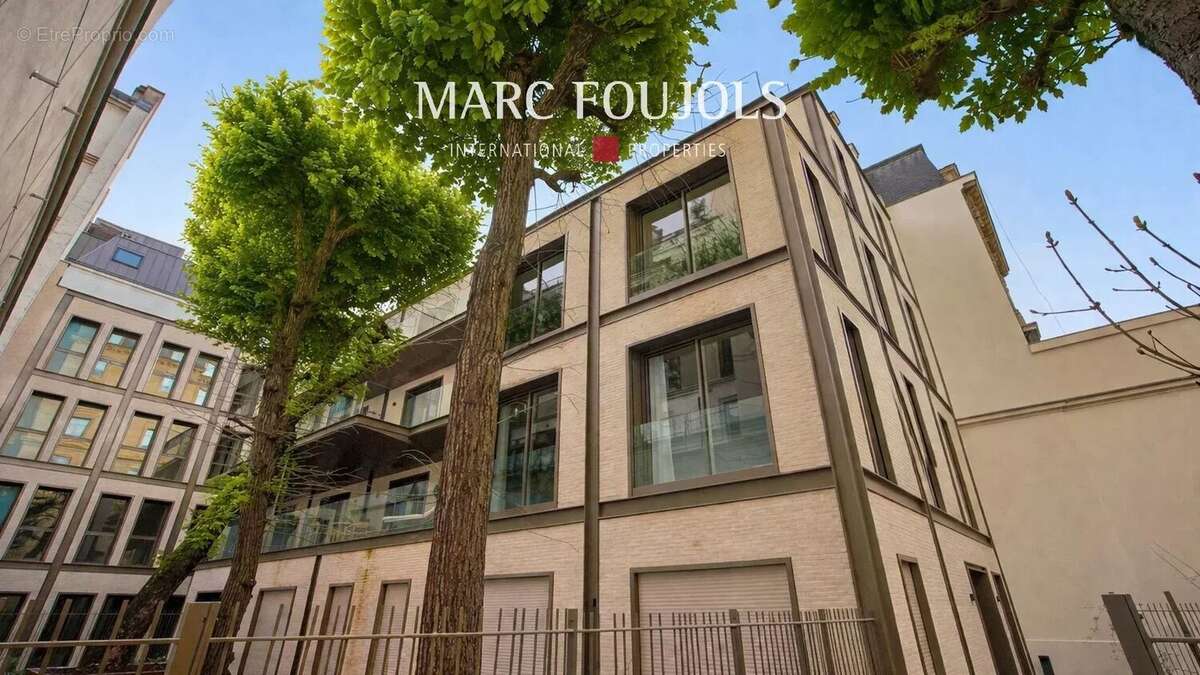 Appartement à PARIS-8E