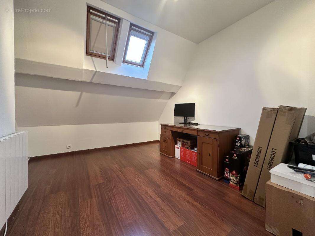 Maison à TREMBLAY-LES-VILLAGES