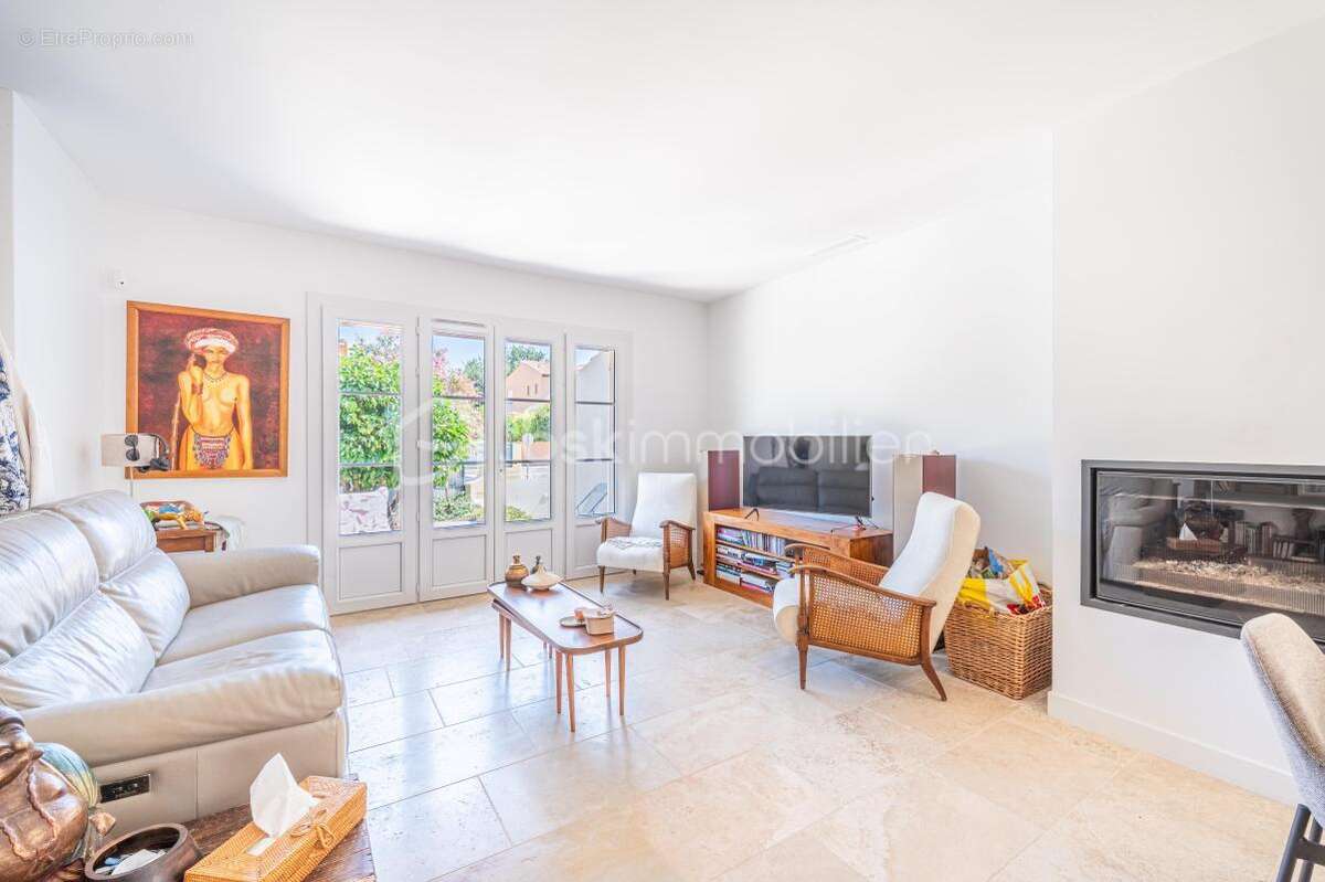 Hyeres - elegante villa de plain-pied renovee avec soin - photo 2