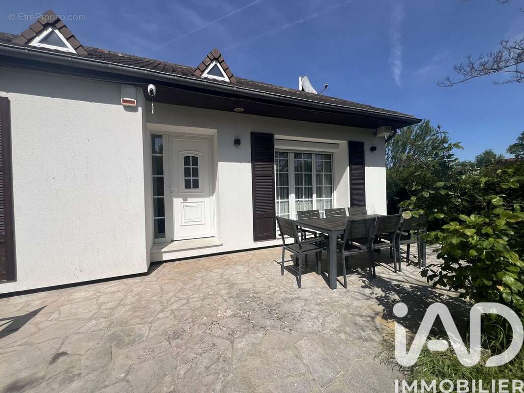 Photo 2 - Maison à SAINTRY-SUR-SEINE