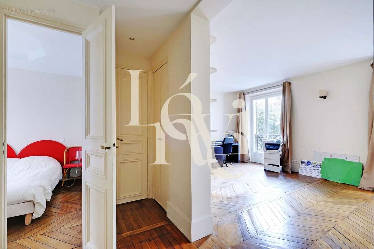Appartement à PARIS-17E