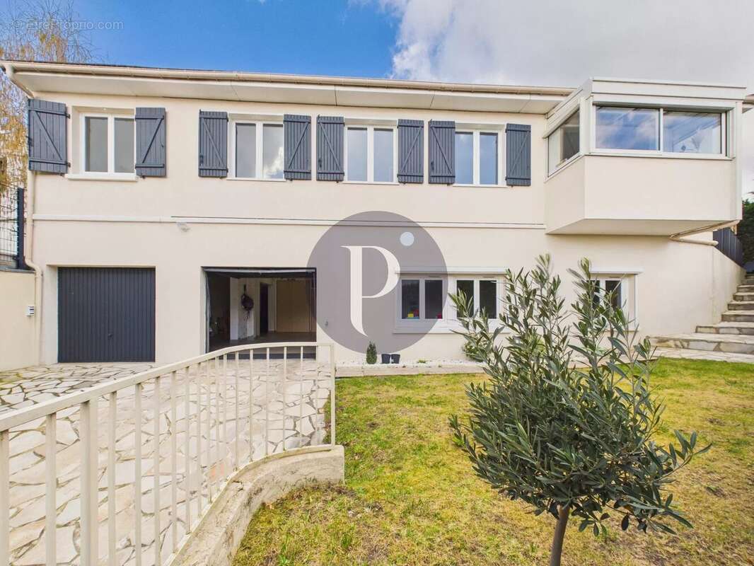 Maison à LE PLESSIS-ROBINSON