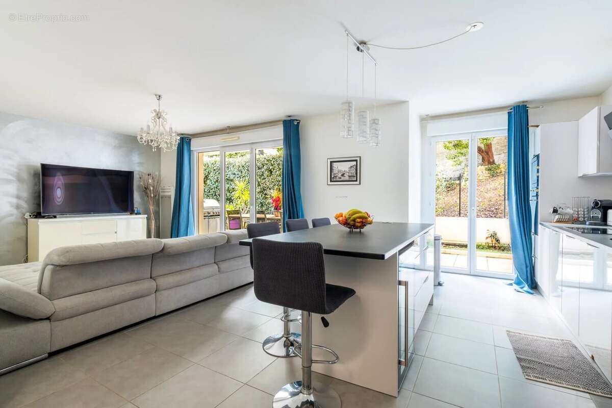 Appartement à SAINT-LAURENT-DU-VAR