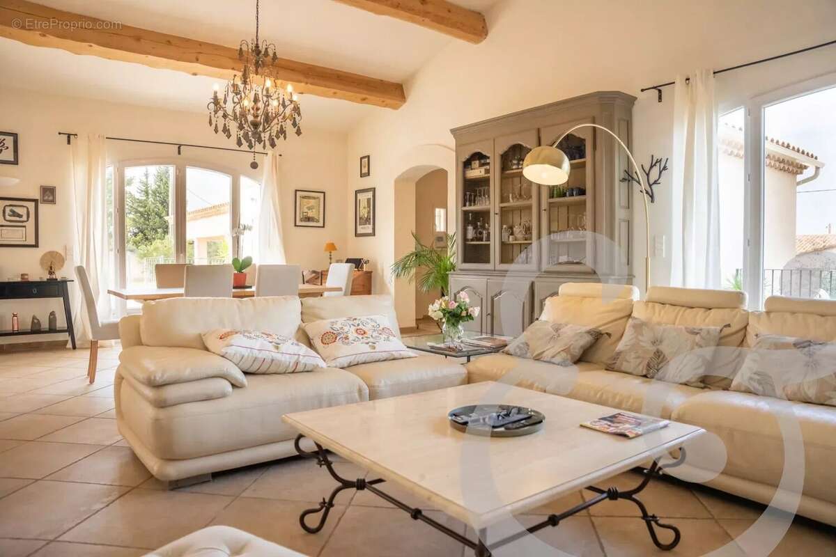 Maison à FONTVIEILLE