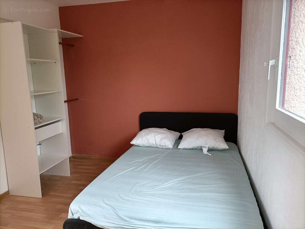 Chambre 2 - Appartement à CERGY