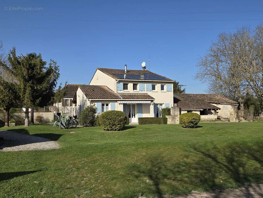 Maison à LA COURONNE
