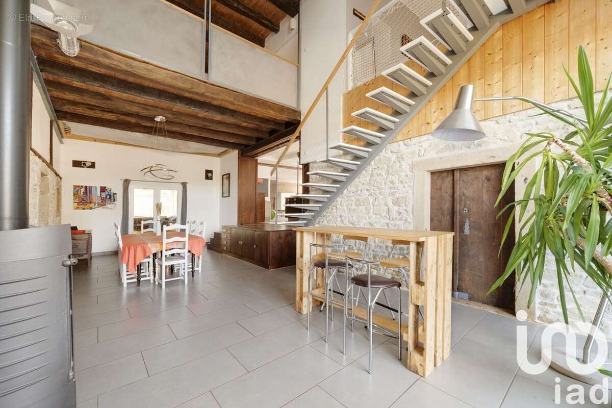 Photo 2 - Maison à DOMMARTIN-AUX-BOIS