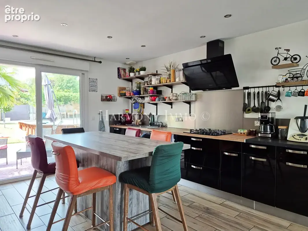 Maison de plain pied 4 pièces de 92 m2 avec piscine et jardin arboré - photo 7