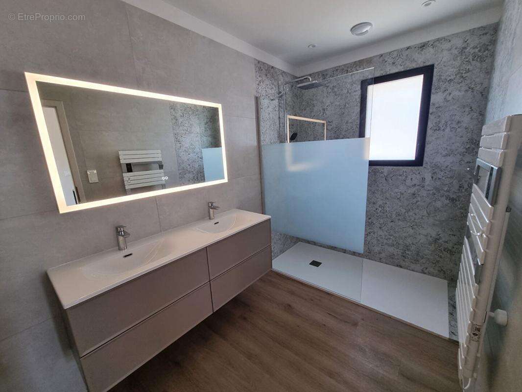 Maison à SAINT-CYR-SUR-MER