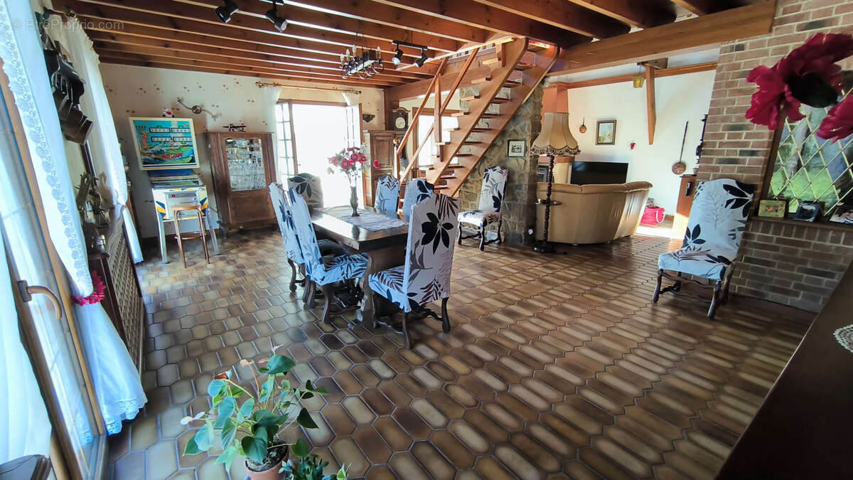 Maison à FONCQUEVILLERS