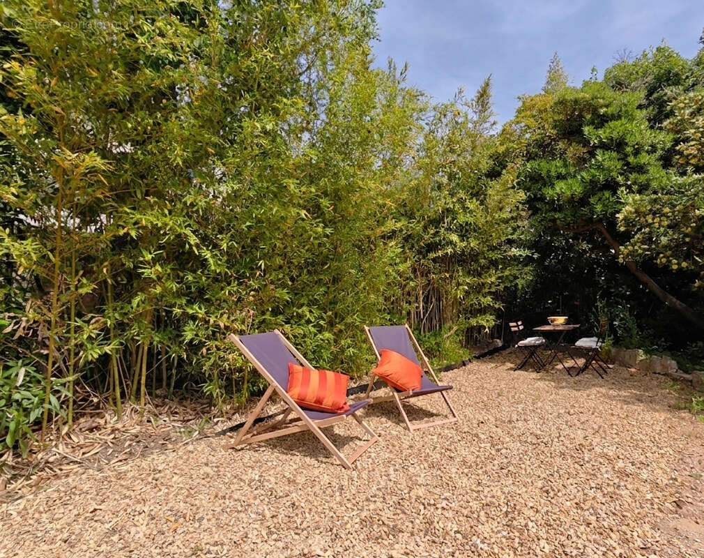 LE PRADET, proche mer, ravissant 3 pièces contemporain avec jardin et stationnement. - photo 2
