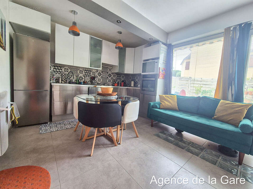 Appartement à SARTROUVILLE