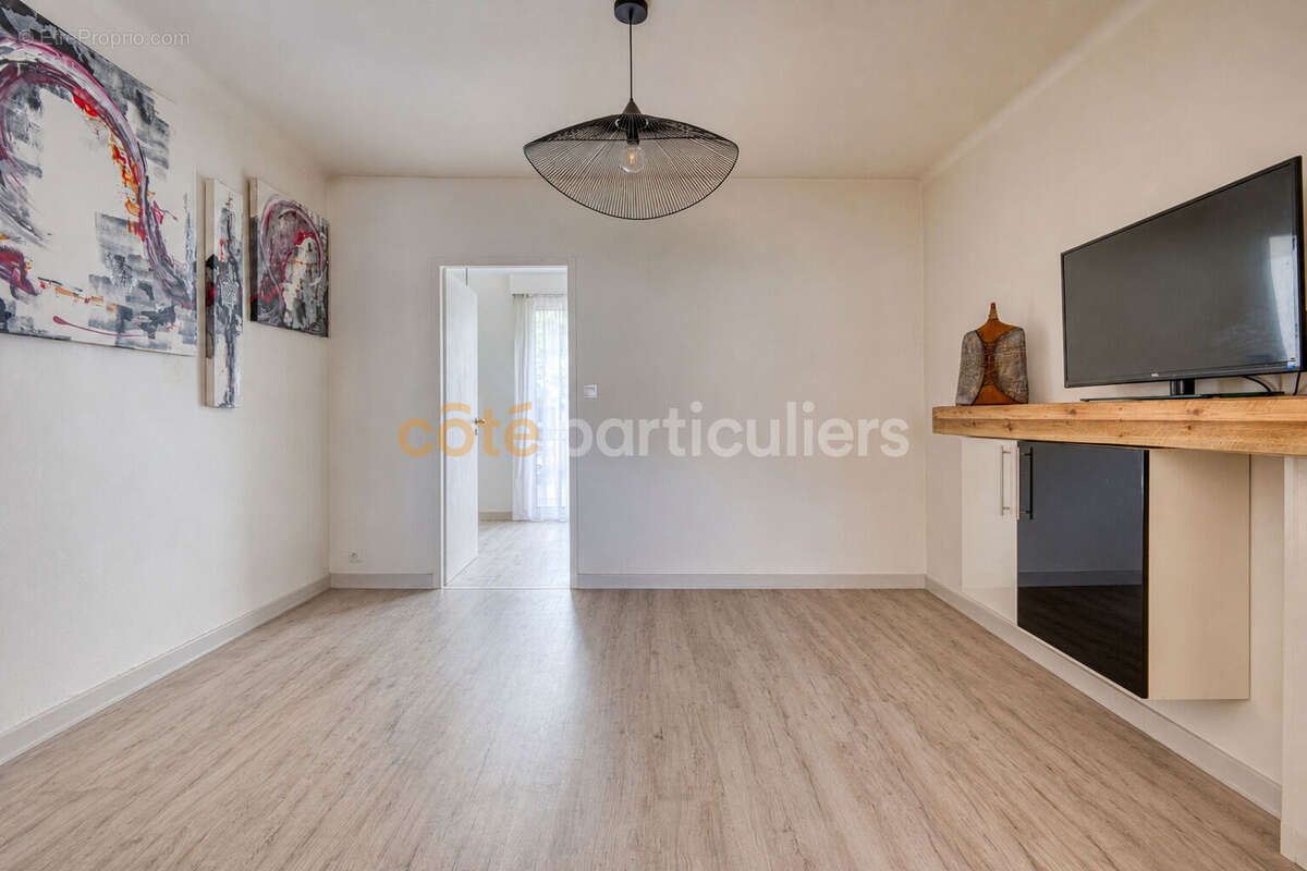 La roche sur yon -- maison 3 chambres --  90 m2  -- grand garage-- sous sol -- limite pentagone*--* - photo 9