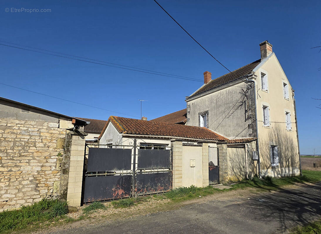 Maison à POUANT
