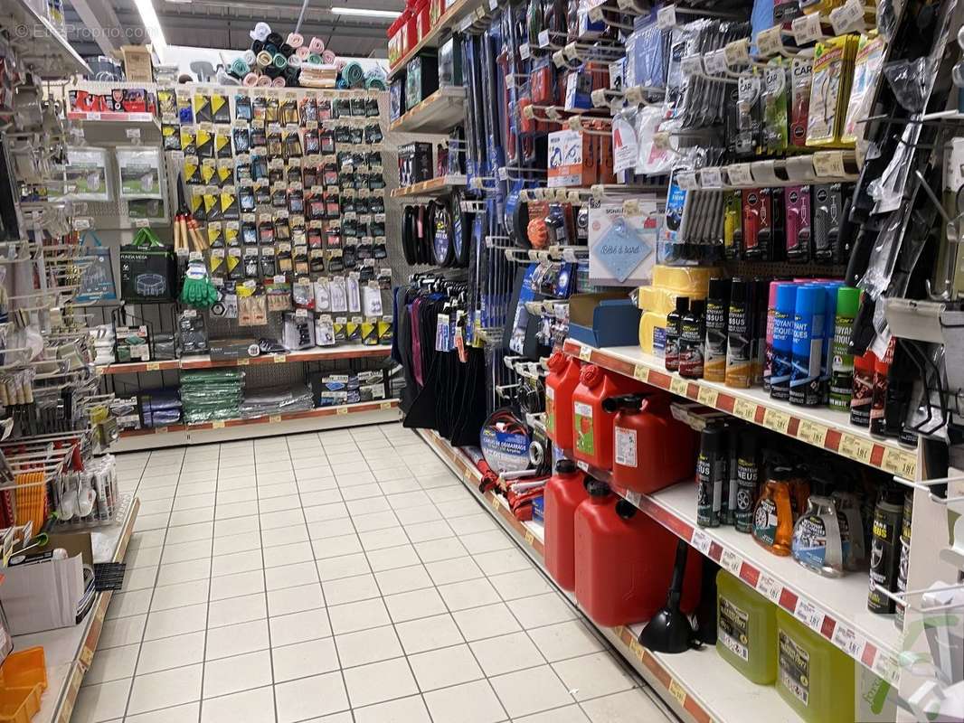 Commerce à SAINT-GENIS-POUILLY