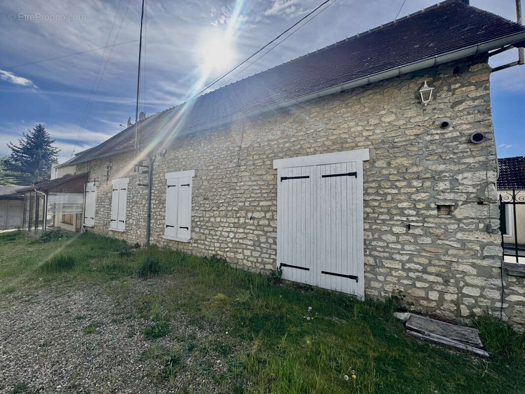 Maison à BRAY-ET-LU