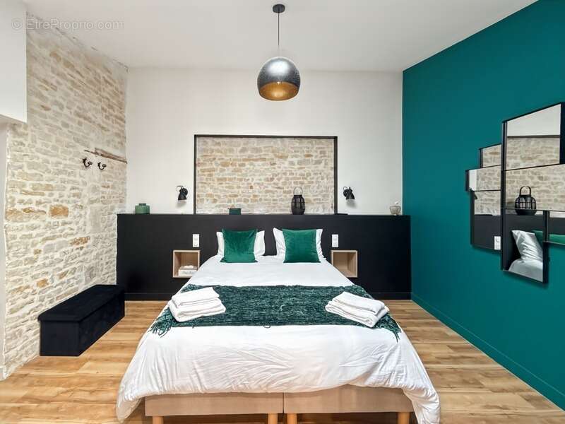 Maison à SAINT-SAUVEUR-D'AUNIS