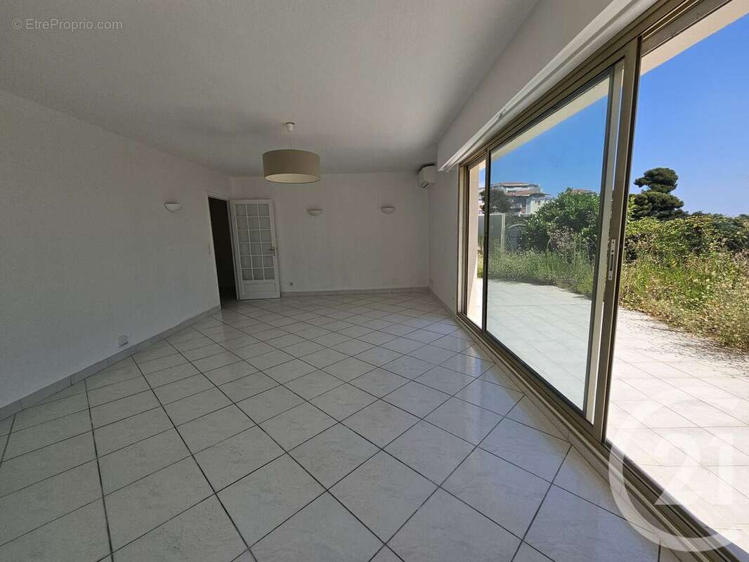 Appartement 80 m² à Saint-Laurent-Du-Var  - photo 14