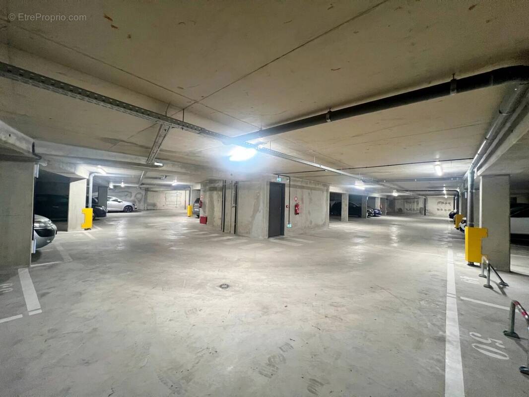 Parking à LIVRY-GARGAN