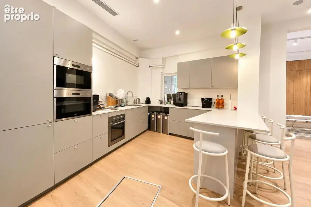 Coup de cœur assuré ! Corpimmo vous propose à la vente une très belle surface en duplex atypique et fonctionnelle entièrement ré - photo 3