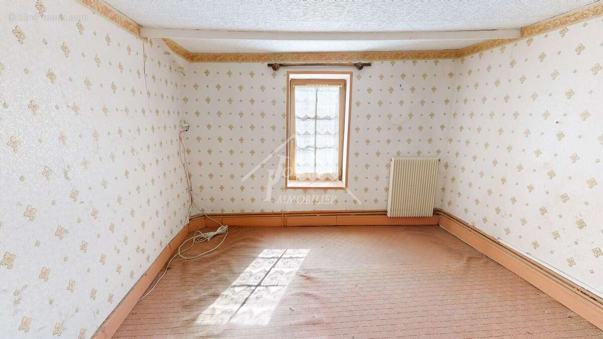 Maison à rénover avec jardin et grange - photo 6