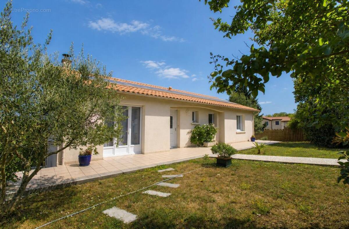 Maison à SAINTE-OUENNE