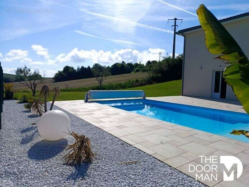 Maison à MAUZAC