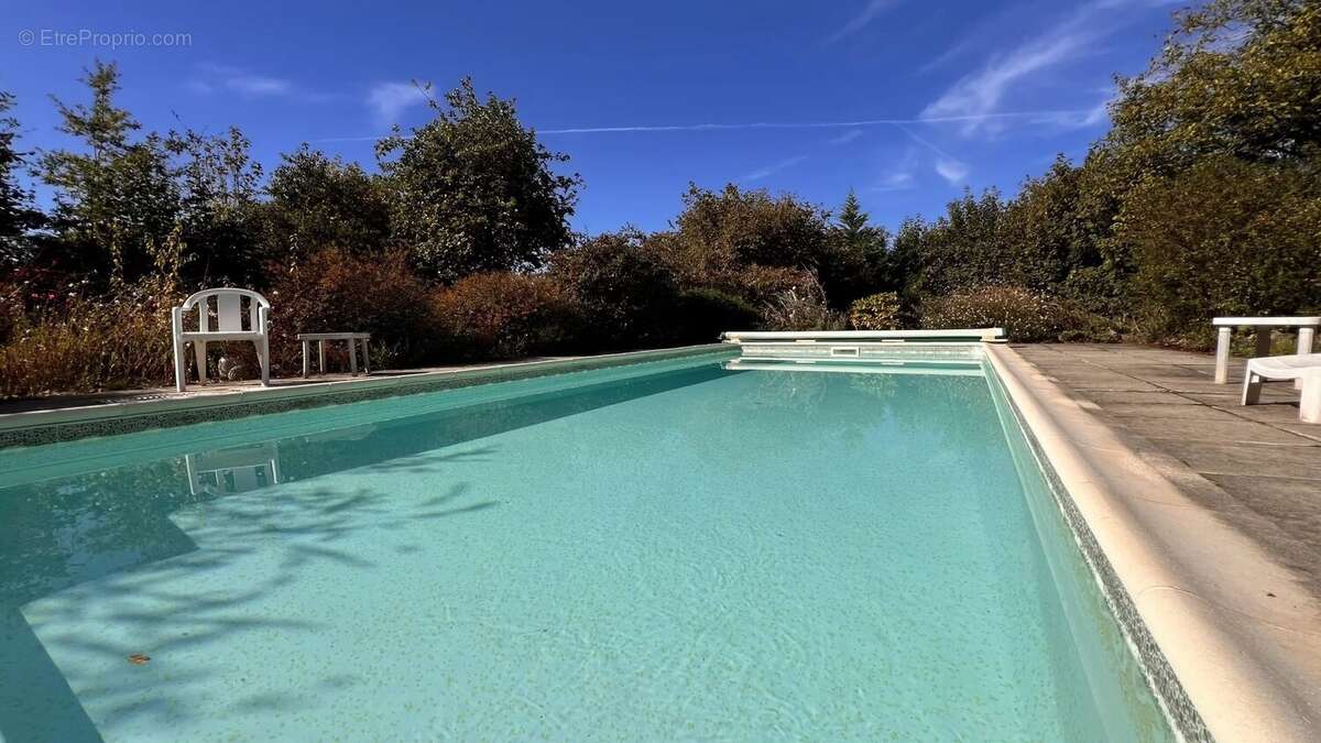 Maison à SAINT-PIERRE-DE-FRUGIE