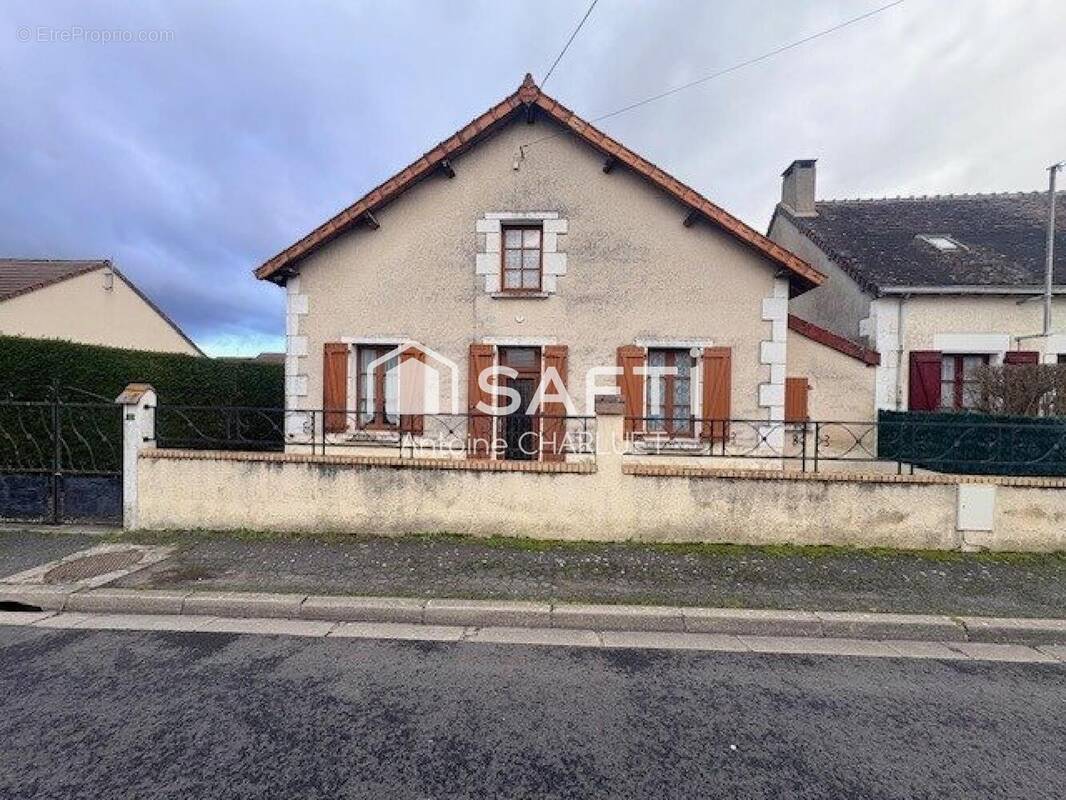 Photo 1 - Maison à SAINT-GENOU