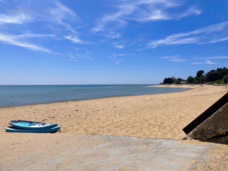 Terrain à SAINT-VINCENT-SUR-JARD