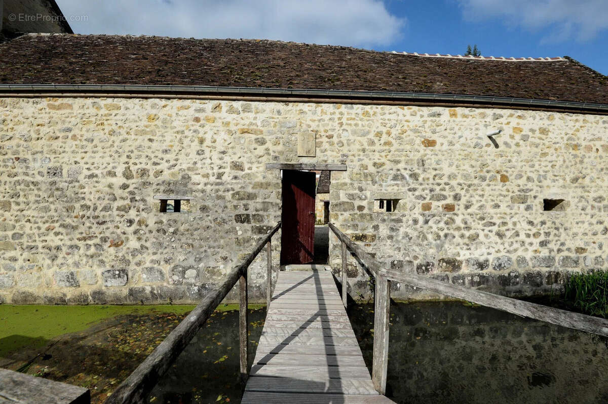 Maison à DORMELLES