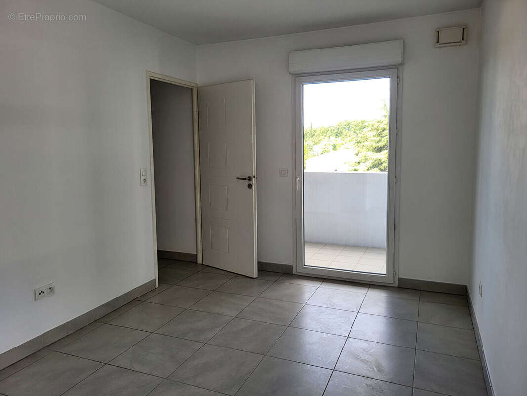 La Pompignane - T2 36m² + Terrasse de 14m²  + Parking - photo 6