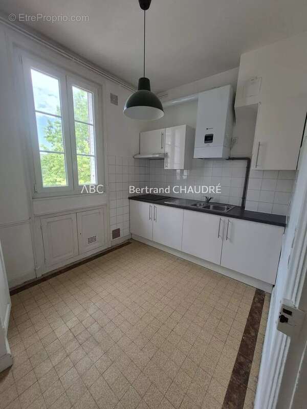 T3 ancien secteur voltaire - photo 4