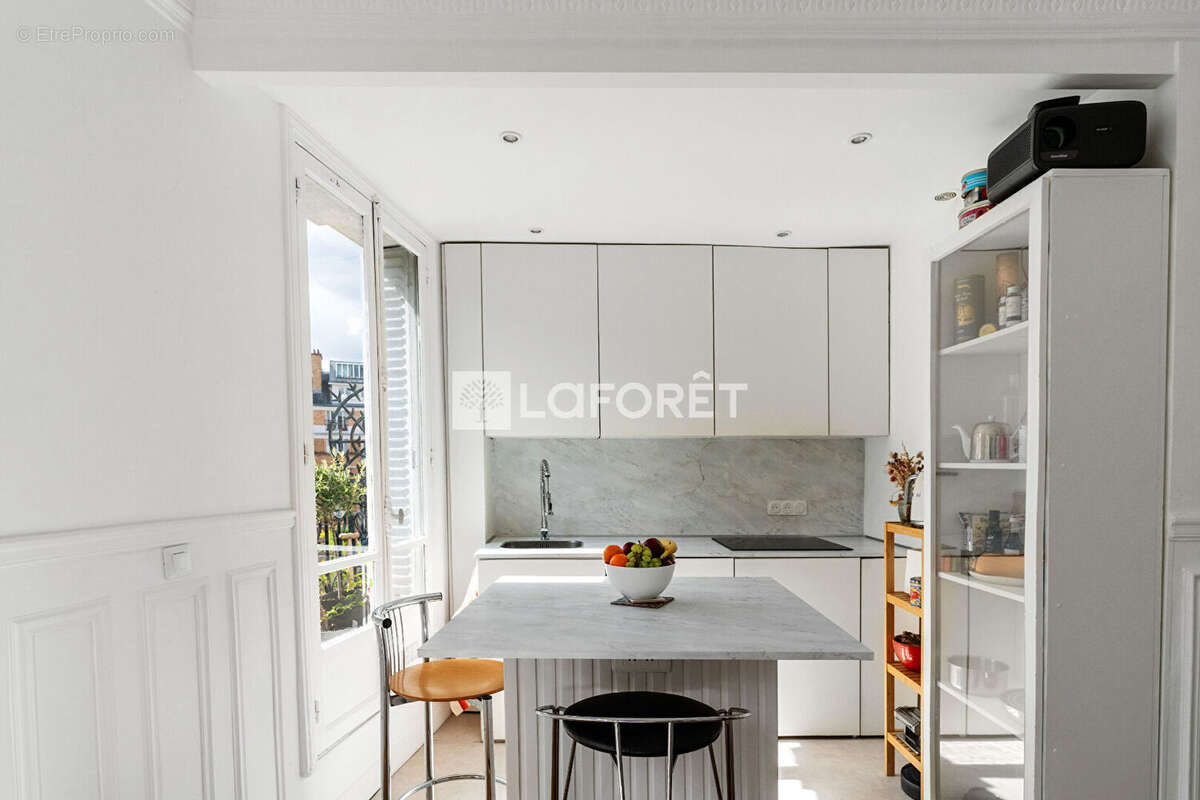 Appartement à PARIS-16E
