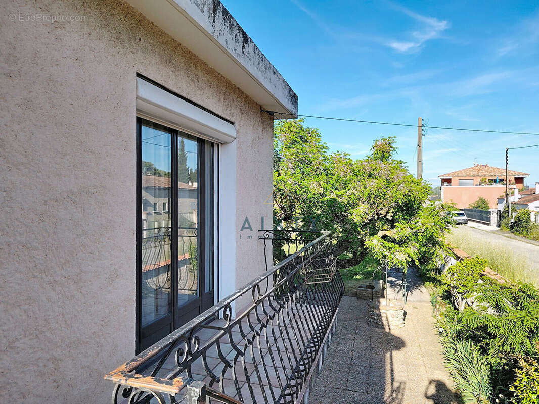 Maison à LE PUY-SAINTE-REPARADE
