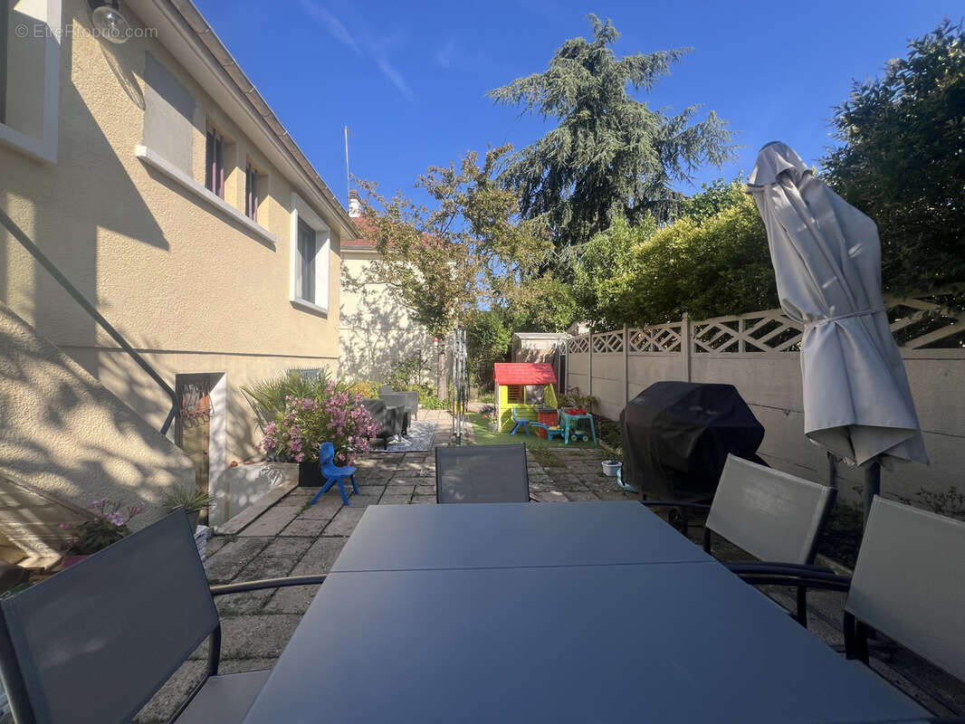 Maison à SARTROUVILLE