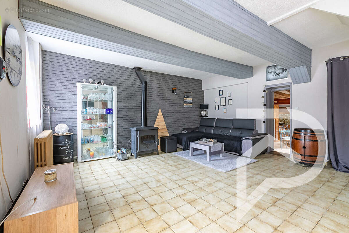 Maison à ESTREES-SAINT-DENIS