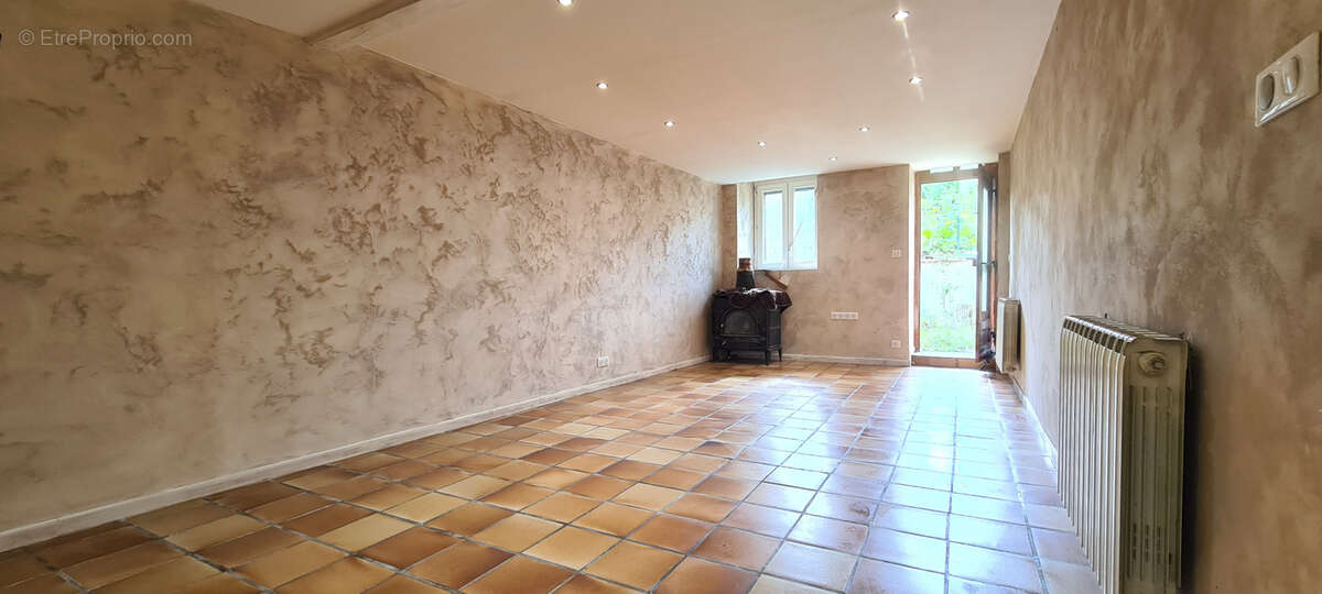 Maison à LINY-DEVANT-DUN