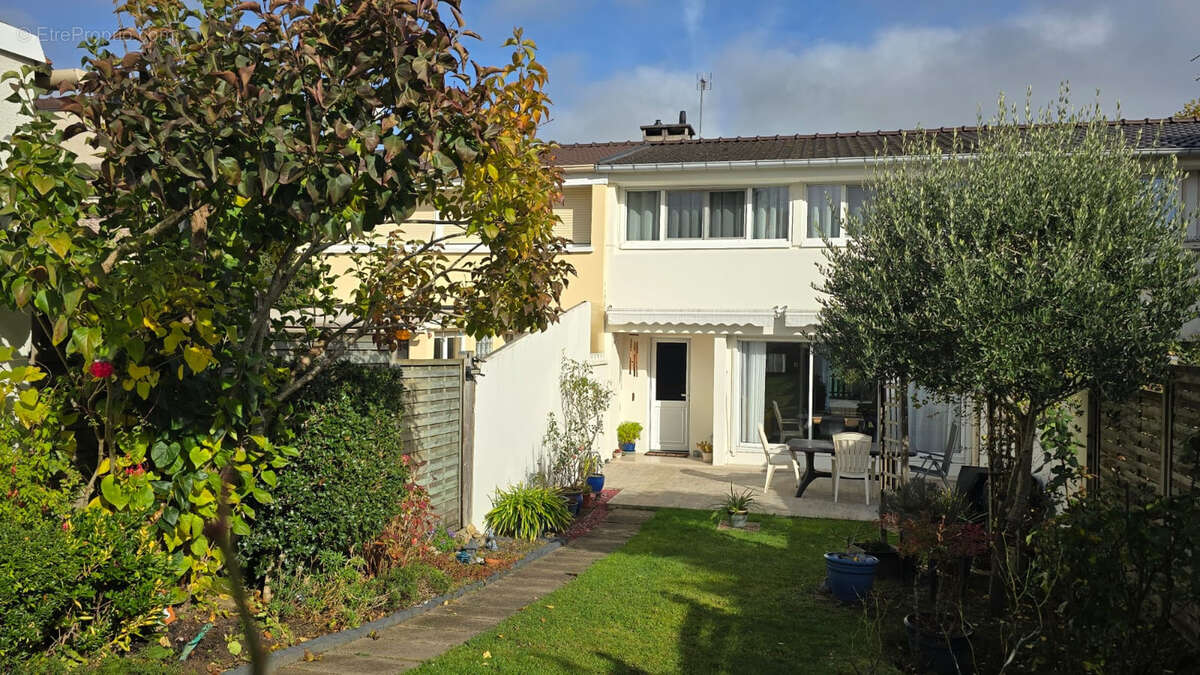 Maison à LIMOURS