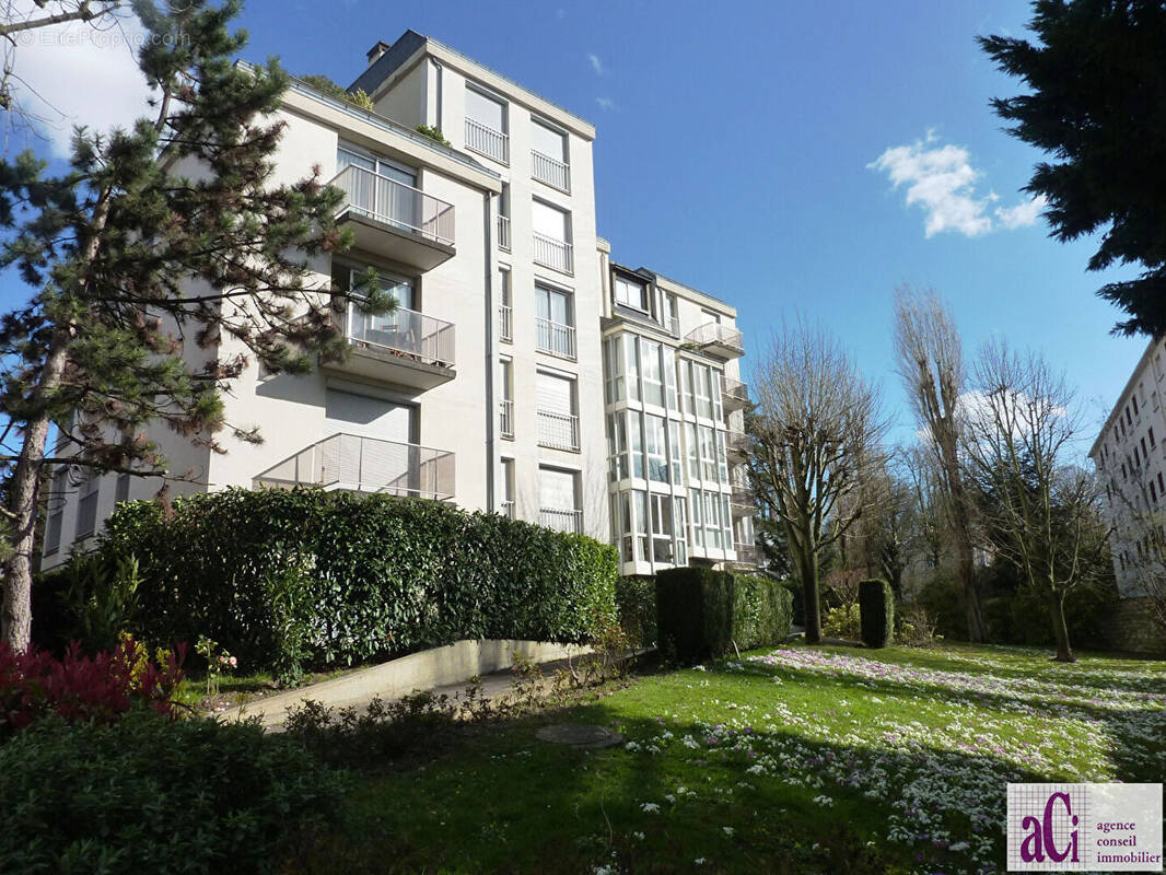 Appartement à L'HAY-LES-ROSES