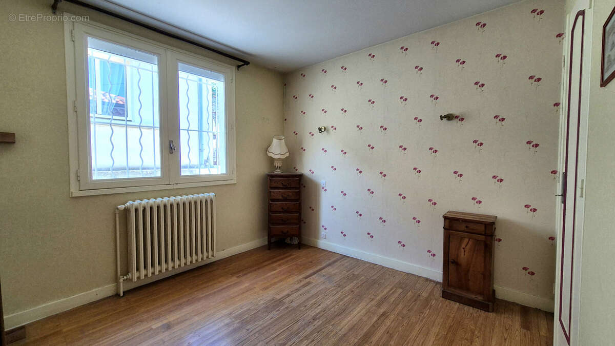 Maison à CHARMES-SUR-L&#039;HERBASSE