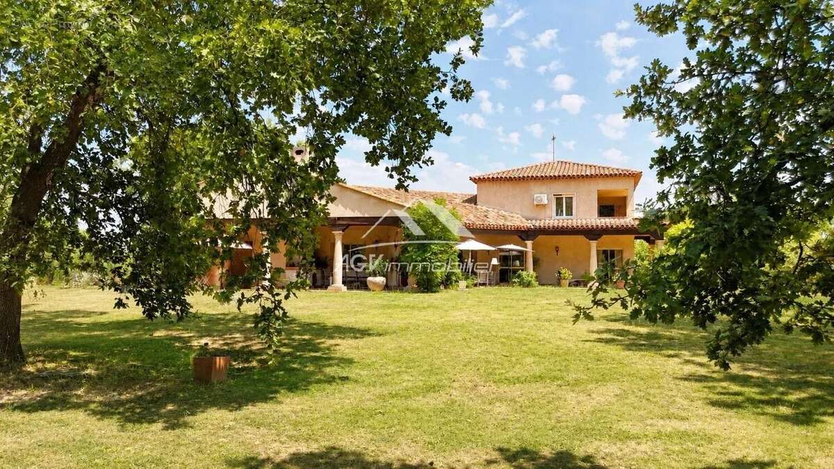 Villa Ribaute-les-Tavernes 230 m² habitables sur 9700 m² de terrain - photo 2