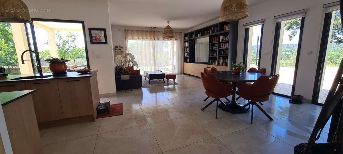Maison à SAINT-QUENTIN-LA-POTERIE