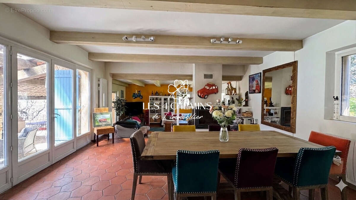 A vendre, belle villa  provençale 7 pièces 270 m2 sur 5000 m2 boisé - photo 4