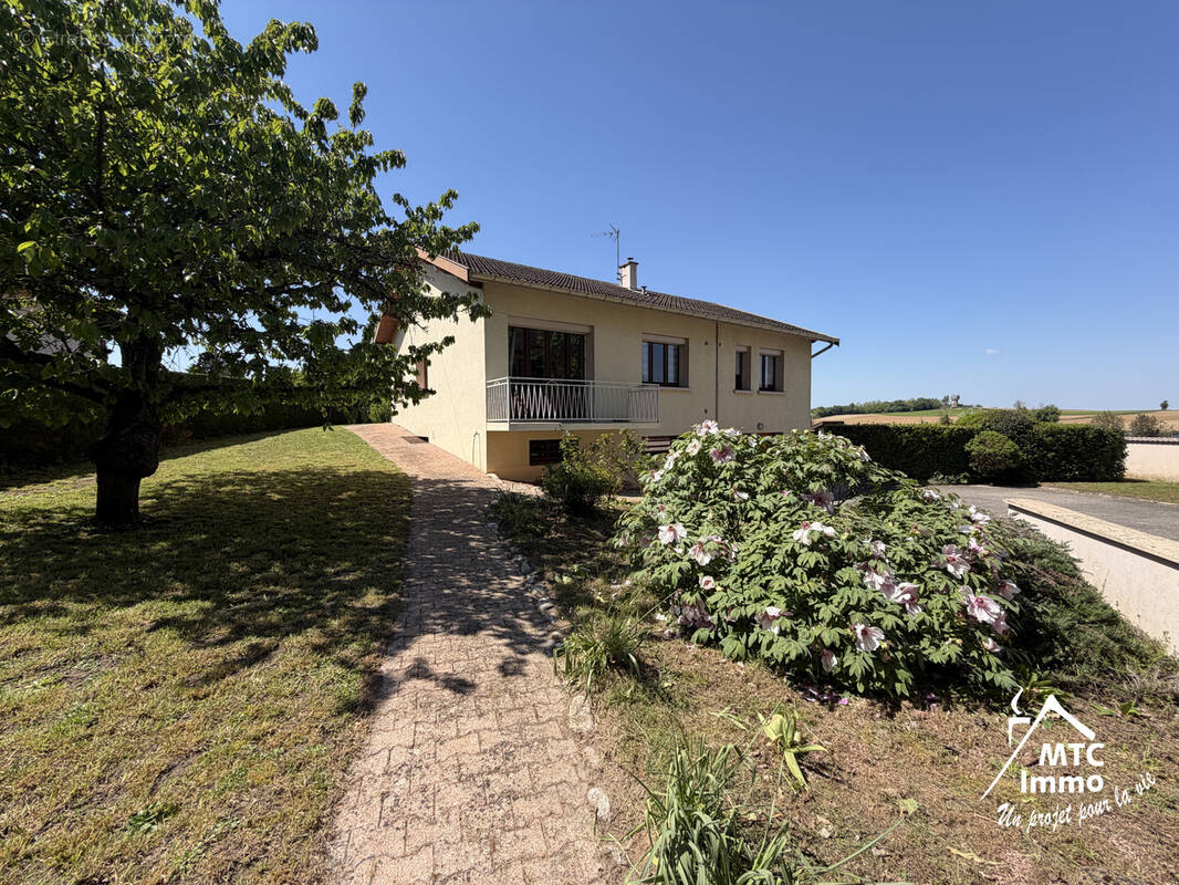 Maison à CHAVANOZ