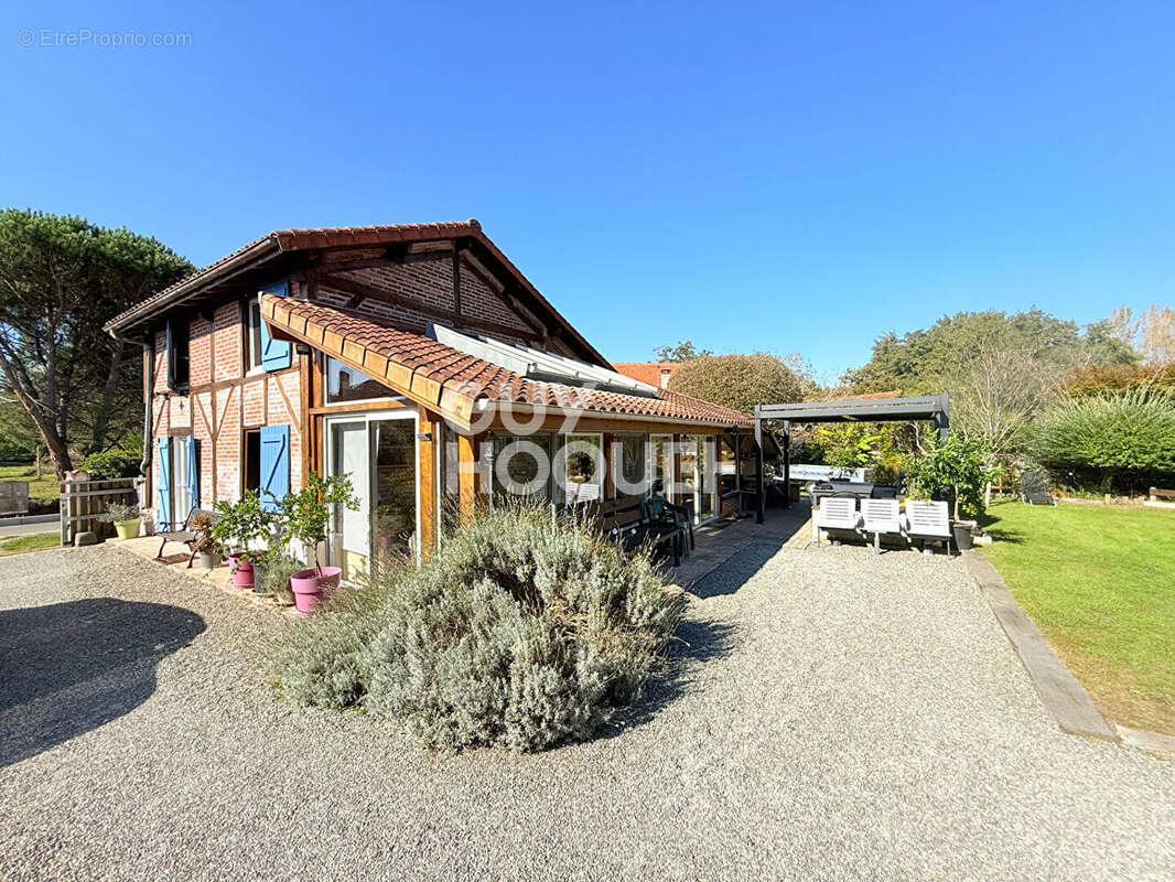 Maison traditionnelle de 95m2 à Mezos sur un terrain de 727 m2 - photo 5