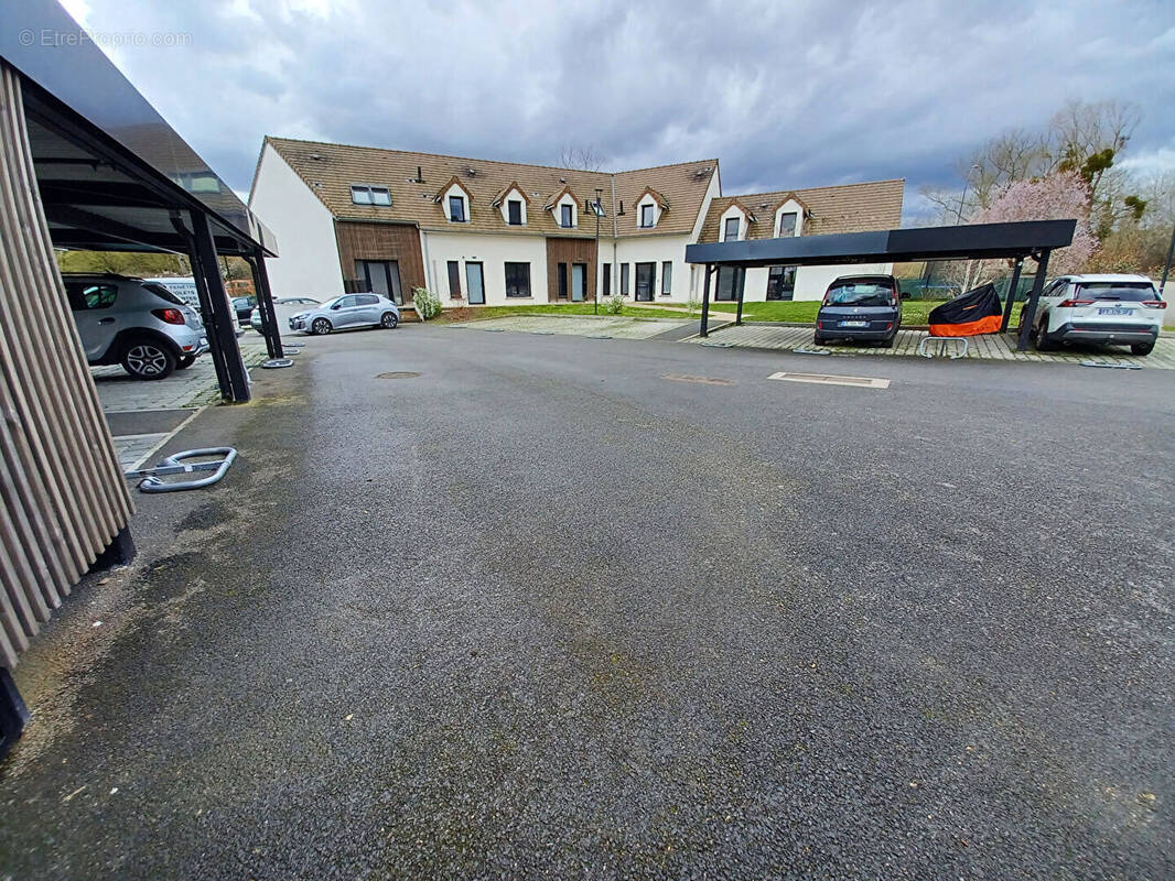 Parking à GIF-SUR-YVETTE